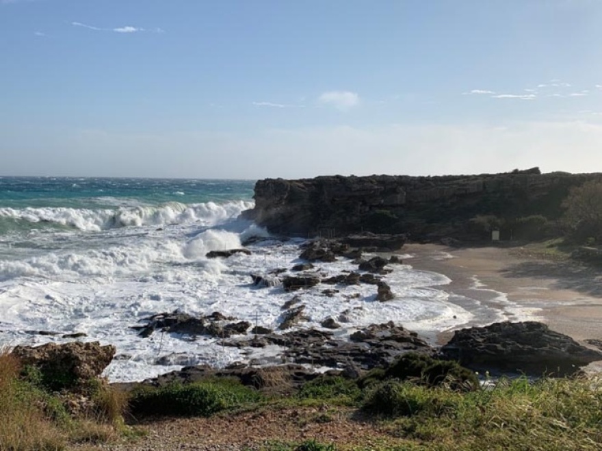 Καιρός: Οι θυελλώδεις άνεμοι «σήκωσαν» τη Ρόδο - Δείτε φωτογραφίες