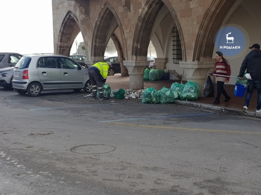 Καιρός: Οι θυελλώδεις άνεμοι «σήκωσαν» τη Ρόδο - Δείτε φωτογραφίες