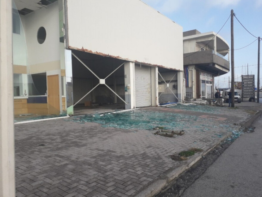 Καιρός: Οι θυελλώδεις άνεμοι «σήκωσαν» τη Ρόδο - Δείτε φωτογραφίες