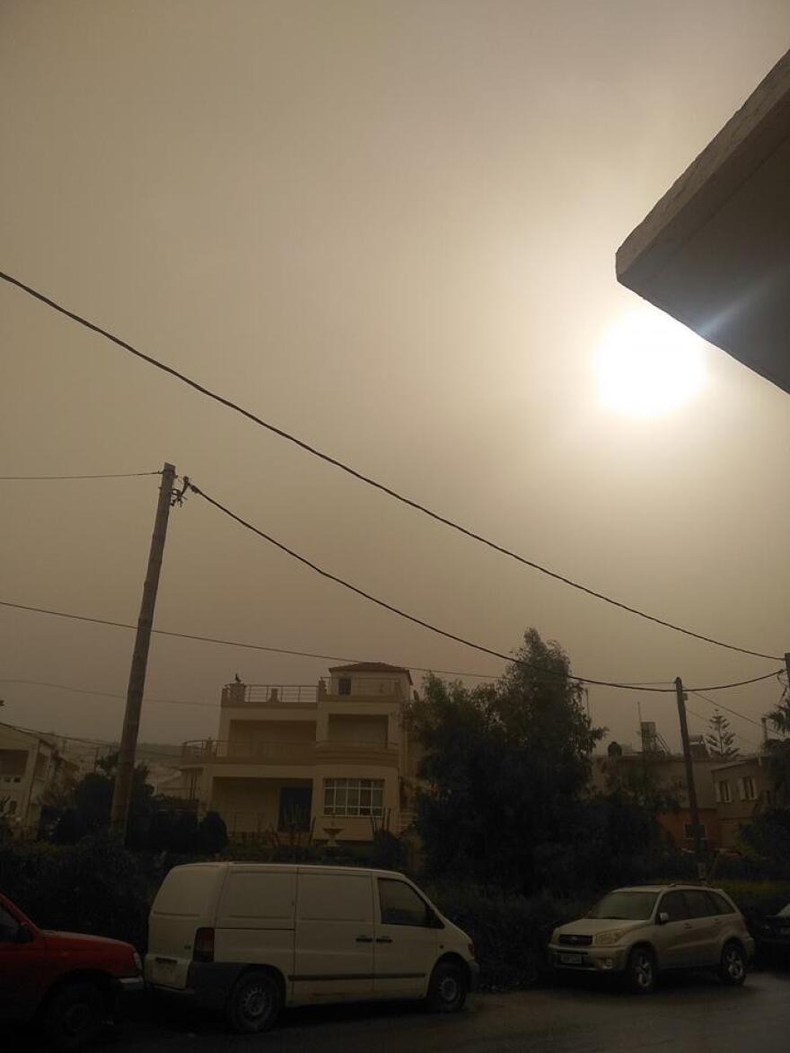 Φωτογραφίες: Η αφρικανική σκόνη «σκοτείνιασε» την Κρήτη