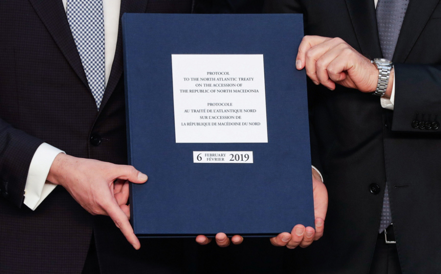 Υπεγράφη στις Βρυξέλλες το πρωτόκολλο προσχώρησης των Σκοπίων στο ΝΑΤΟ