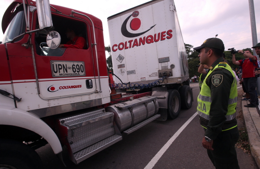 Βενεζουέλα: Στα σύνορα της Κολομβίας τα φορτηγά της ανθρωπιστικής βοήθειας