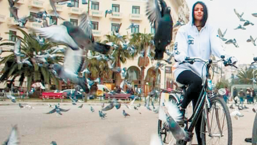 Αννα-Ραφαέλα Μπαζάν: Η ζωή και η θλίψη ενός next top model