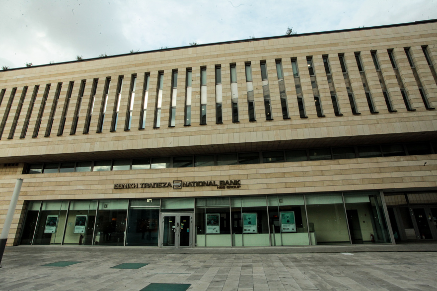 Επίθεση με σφυριά στο κτίριο της Εθνικής Ασφαλιστικής στη λεωφόρο Συγγρού