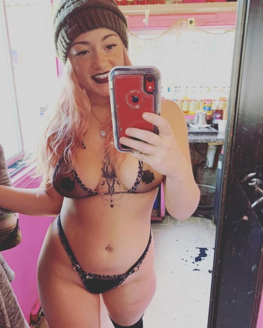 Γυναίκες μπαρίστες μάχονται στο δικαστήριο για το δικαίωμά τους να σερβίρουν με... καυτά μπικίνι!