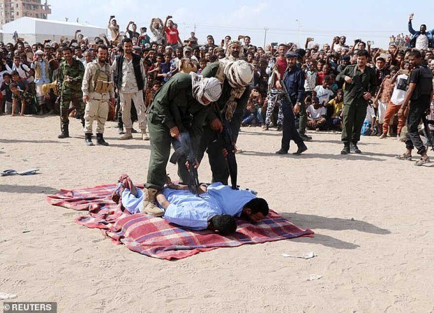 Στην Υεμένη εκτέλεσαν δημόσια με μια σφαίρα στην πλάτη δύο βιαστές και δολοφόνους ενός 12χρονου