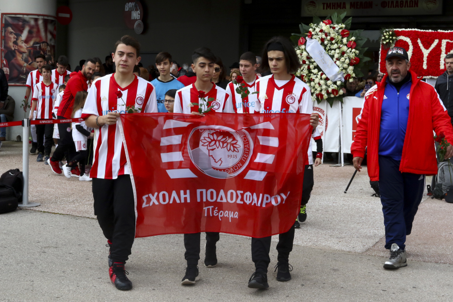 Όλος ο Ολυμπιακός παρών στο μνημόσυνο της Θύρας 7