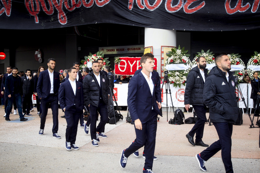 Όλος ο Ολυμπιακός παρών στο μνημόσυνο της Θύρας 7