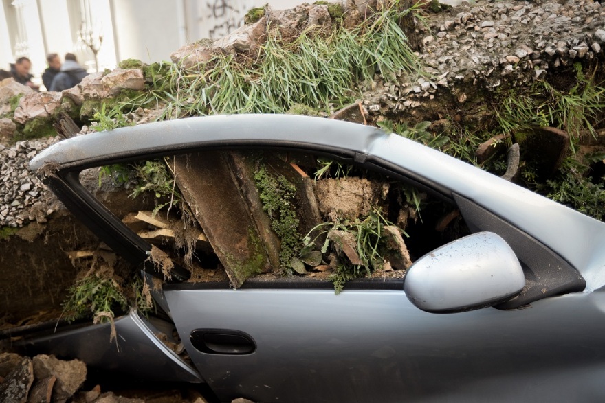 Τσελέντης για τα ετοιμόρροπα παλιά σπίτια στην Αθήνα: «Είναι εκατοντάδες, "φου" να κάνεις, γκρεμίζονται»