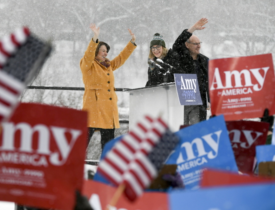 Έιμι Κλομπουσάρ: «Πνιγμένη» στο χιόνι ανακοίνωσε πως ζητά το χρίσμα των Δημοκρατικών για το 2020