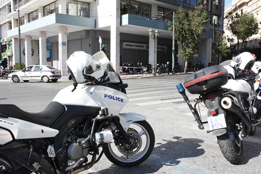 Λήξη συναγερμού στο κτίριο της Εθνικής τράπεζας στο Σύνταγμα μετά από τηλεφώνημα για βόμβα