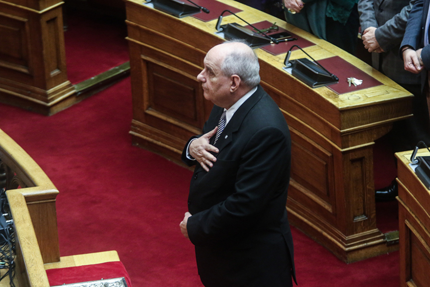 Ορκωμοσία Κουίκ: Τον αποδοκίμασε ο Δημήτρης Καμμένος - «Ήρθες για την καρέκλα»