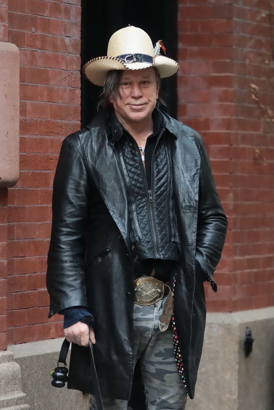 Φωτογραφίες - σοκ: Ο Μίκι Ρουρκ δεν θυμίζει σε τίποτα τον γόη των  «9 1/2 εβδομάδων»