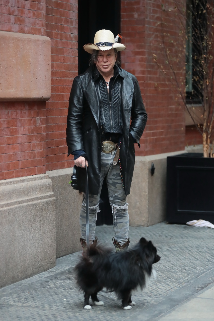 Φωτογραφίες - σοκ: Ο Μίκι Ρουρκ δεν θυμίζει σε τίποτα τον γόη των  «9 1/2 εβδομάδων»