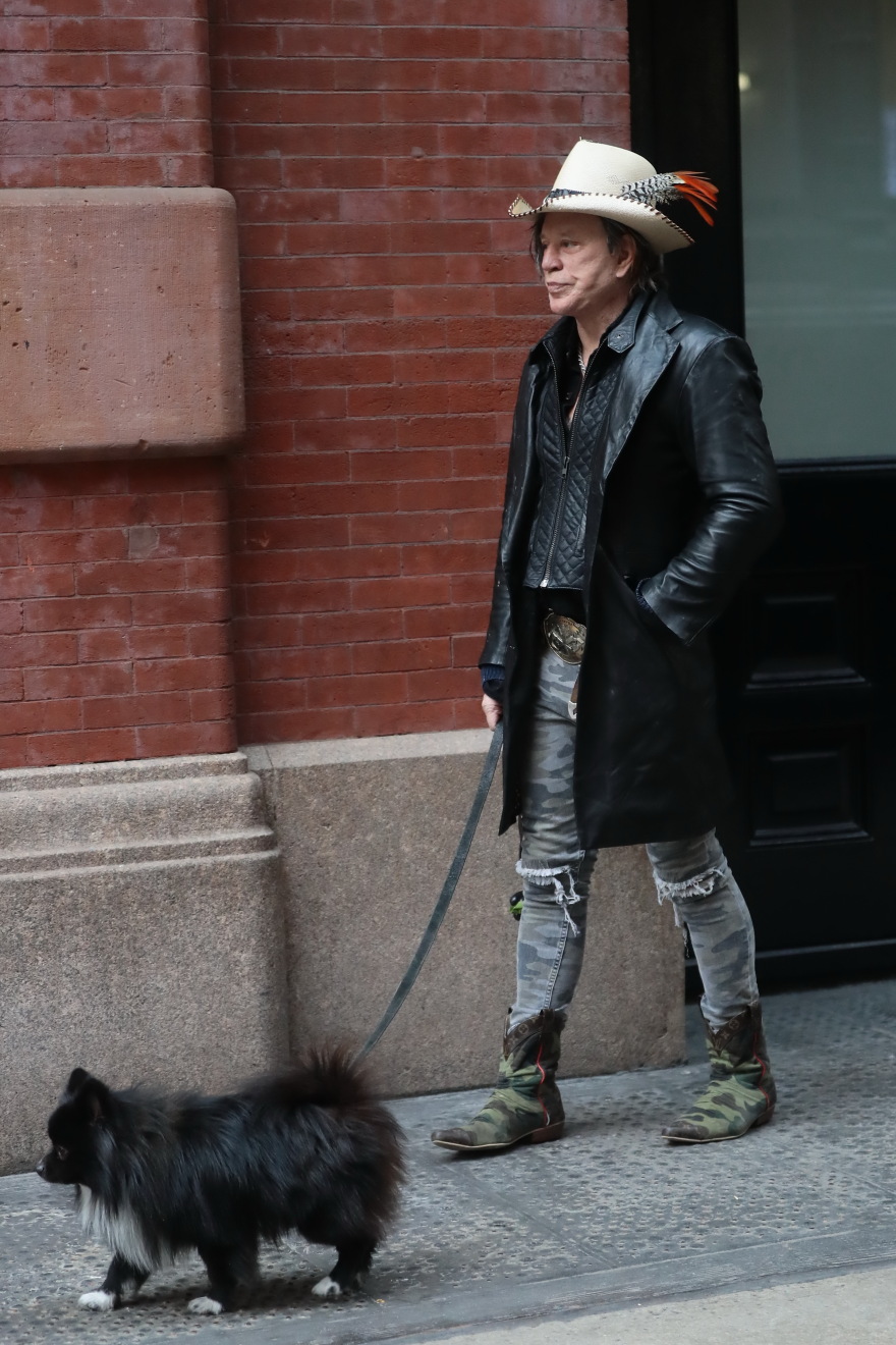 Φωτογραφίες - σοκ: Ο Μίκι Ρουρκ δεν θυμίζει σε τίποτα τον γόη των  «9 1/2 εβδομάδων»