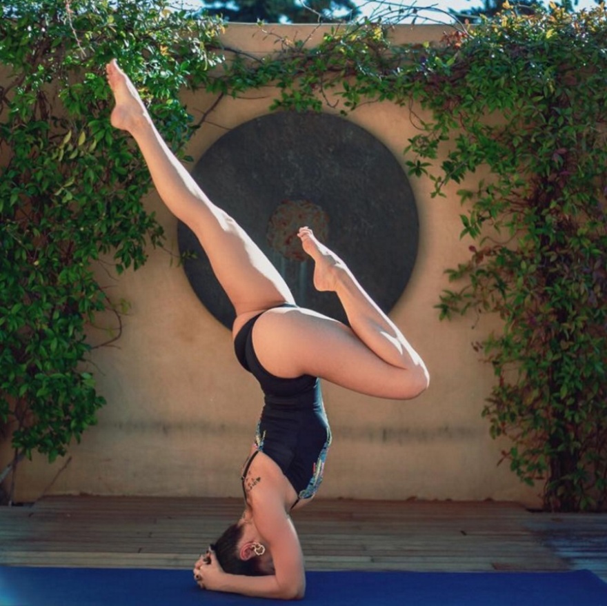 Η Μαριάντα Πιερίδη και το σέξι ακροβατικό της 