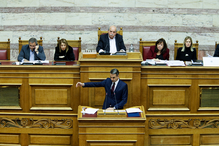 Σύγκρουση Τσίπρα-Μητσοτάκη για Παυλόπουλο και Σύνταγμα