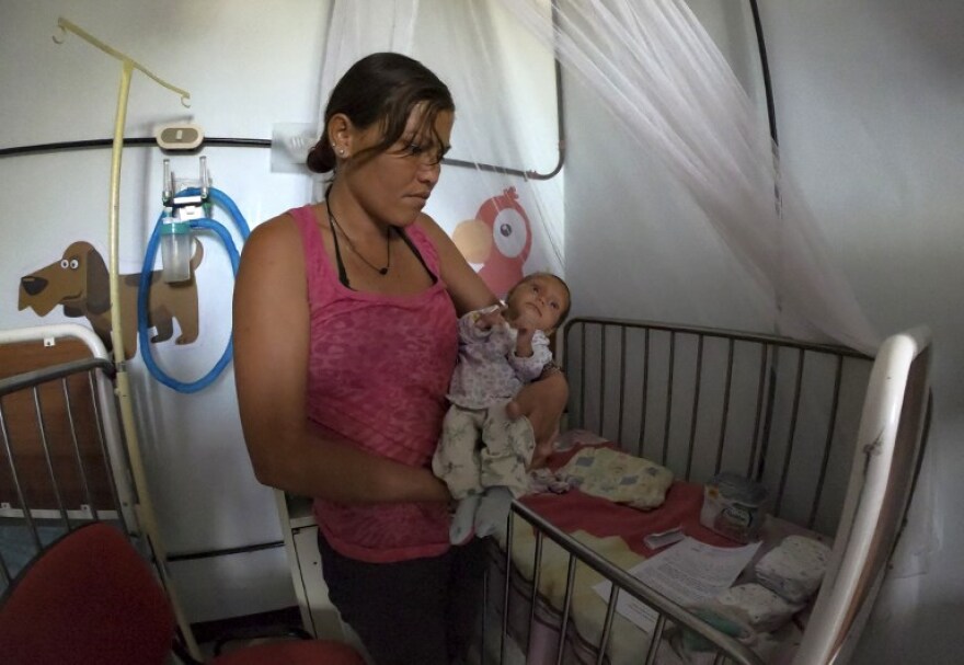 Εικόνες σοκ από τη Βενεζουέλα: Σκελετωμένα παιδιά αργοπεθαίνουν κι ο Μαδούρο μιλά για «ψεύτικη κρίση»