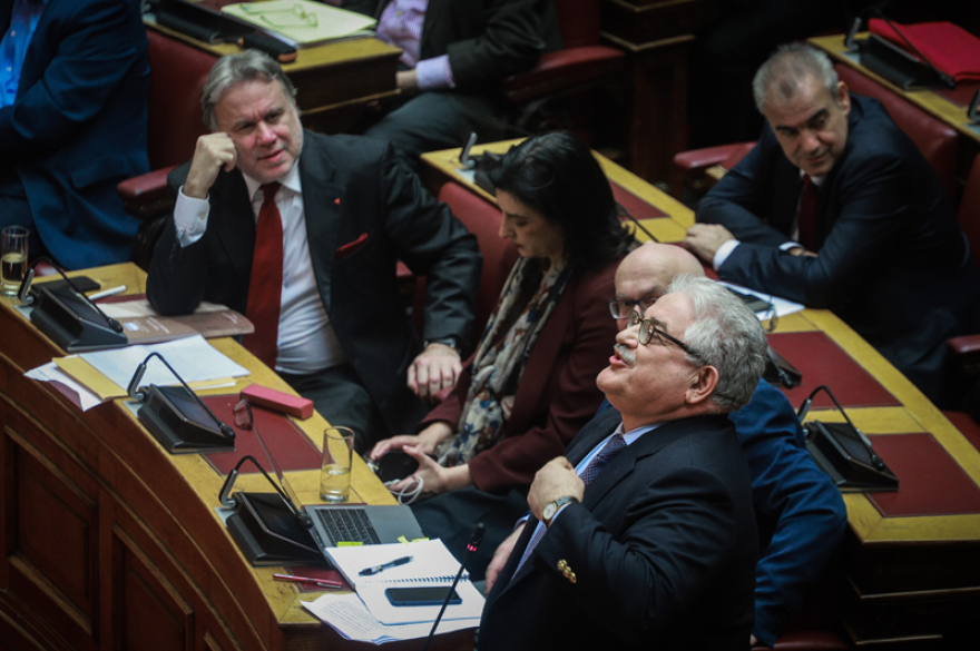 Θεσμικές ακροβασίες ΣΥΡΙΖΑ: Θέλουν να δεσμεύσουν την επόμενη Βουλή για το περιεχόμενο των αναθεωρητέων διατάξεων