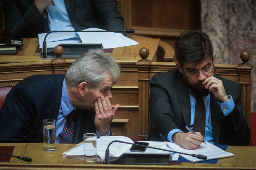 Θεσμικές ακροβασίες ΣΥΡΙΖΑ: Θέλουν να δεσμεύσουν την επόμενη Βουλή για το περιεχόμενο των αναθεωρητέων διατάξεων