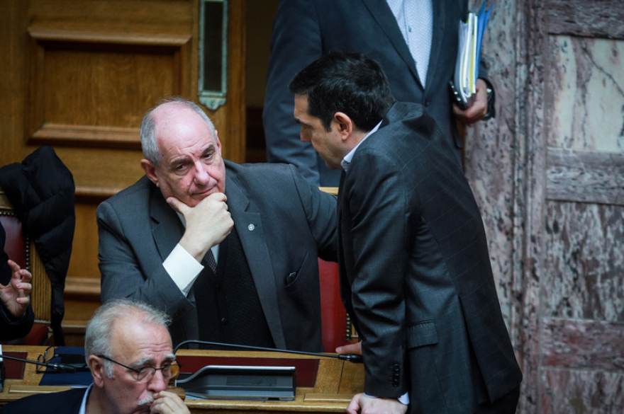 Live από Βουλή: Η ψηφοφορία για την αναθεώρηση του Συντάγματος