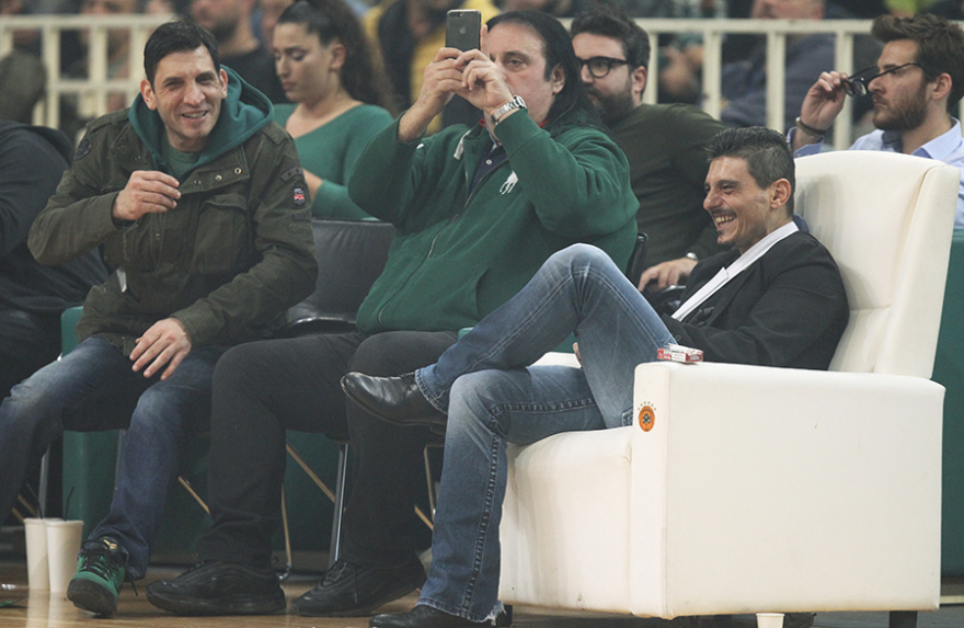 Συγγνώμη Γιαννακόπουλου για το στρινγκ στον πάγκο του Ολυμπιακού: «Ήταν μια λανθασμένη κίνηση»