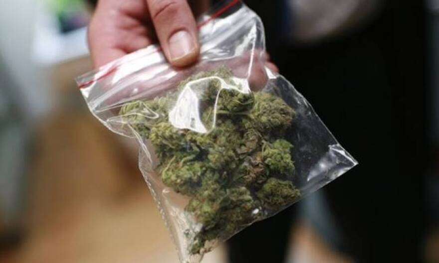 Έρευνα - σοκ: Τα ελληνόπουλα ξεκινούν το ποτό, το τσιγάρο και την κάνναβη στα 13 