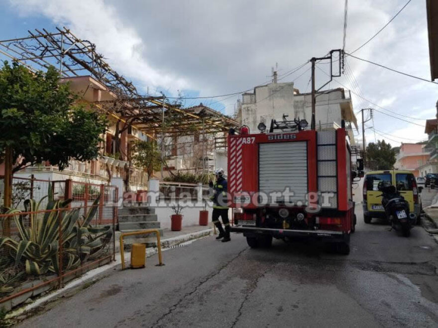 Λαμία: Σπίτι τυλίχτηκε στις φλόγες από κινητό τηλέφωνο