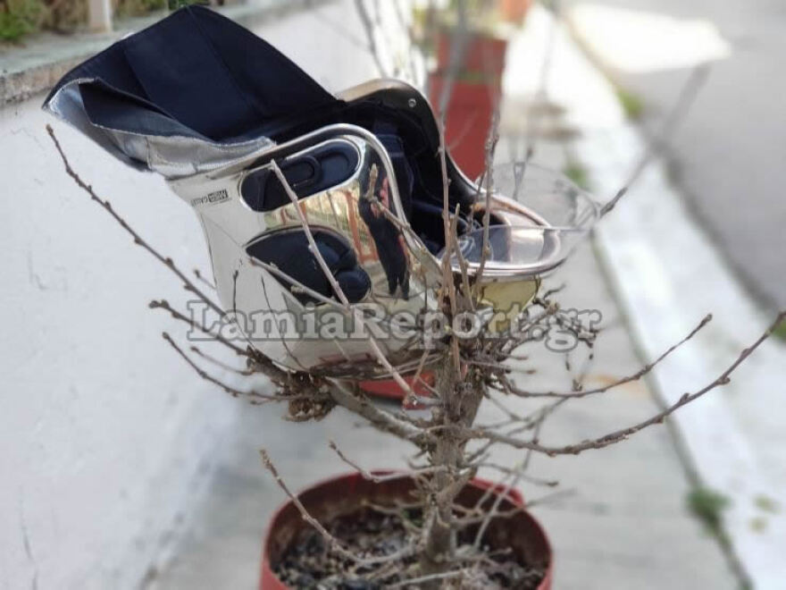 Λαμία: Σπίτι τυλίχτηκε στις φλόγες από κινητό τηλέφωνο