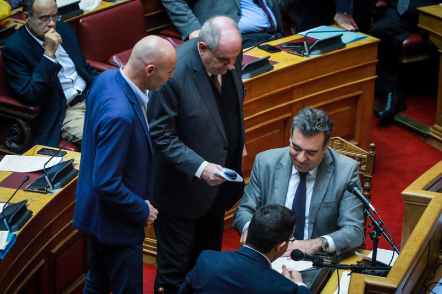 Live από Βουλή: Η ψηφοφορία για την αναθεώρηση του Συντάγματος