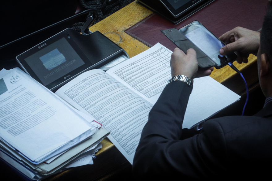 Live από Βουλή: Η ψηφοφορία για την αναθεώρηση του Συντάγματος