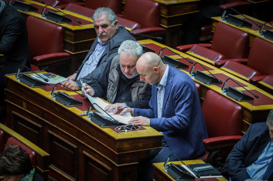 Live από Βουλή: Η ψηφοφορία για την αναθεώρηση του Συντάγματος