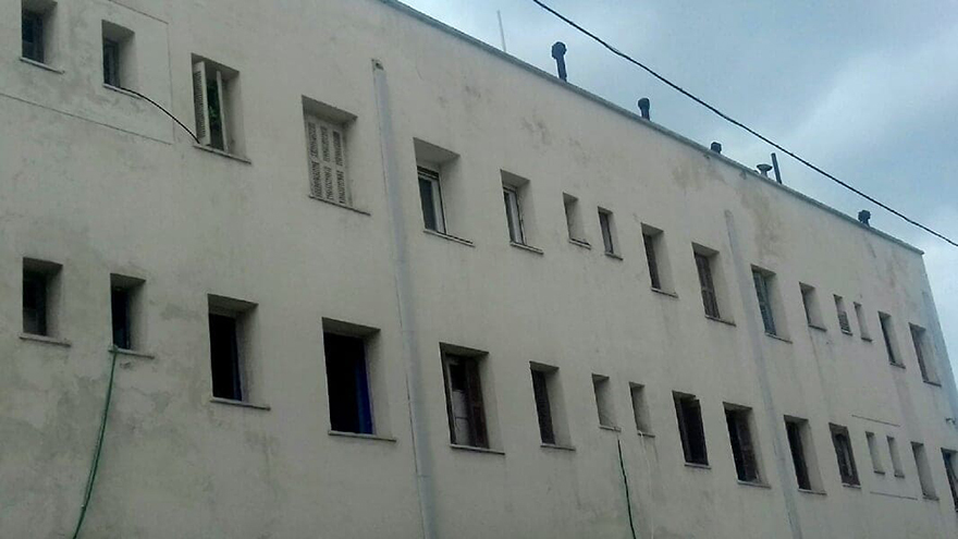 Παραπήγματα και πολυκατοικίες