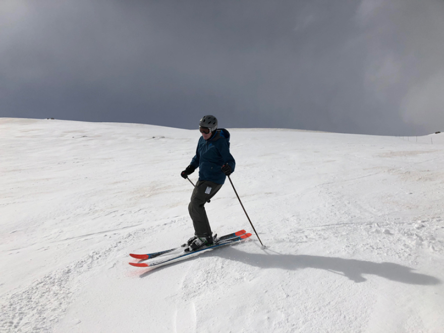 Για σκι στο Χιονοδρομικό Καλαβρύτων ο Αμερικανός πρέσβης Τζέφρι Πάιατ