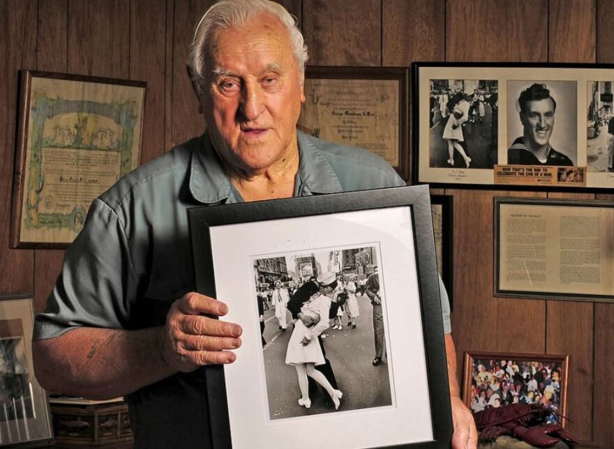 Έφυγε από τη ζωή ο ναύτης τoυ θρυλικού φιλιού στην Times Square