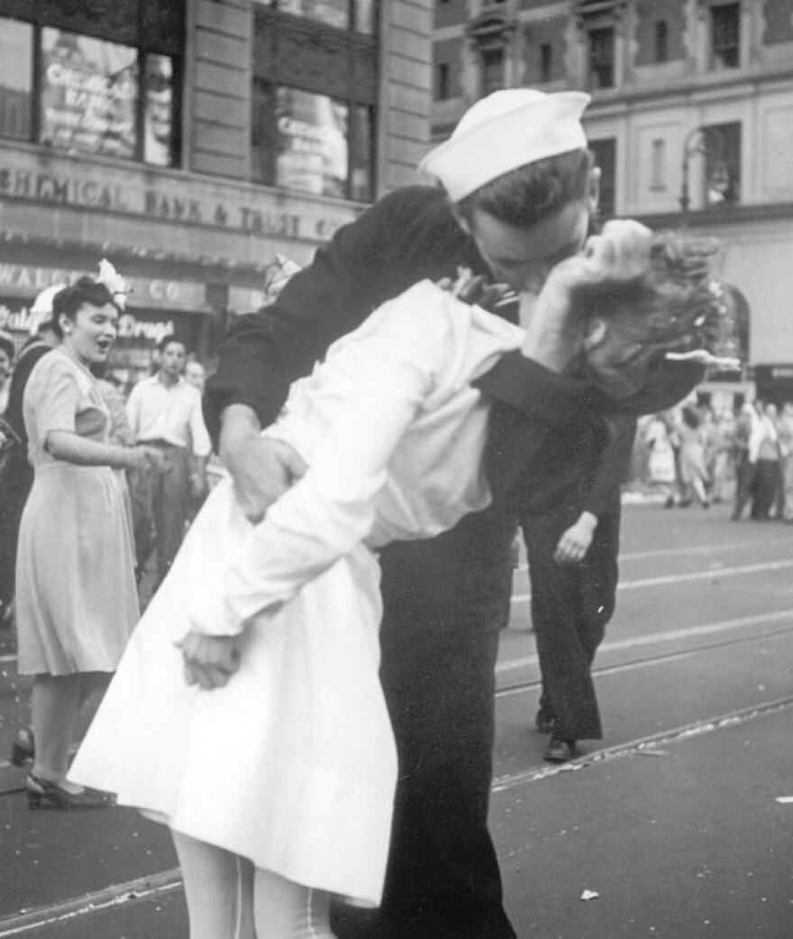 Έφυγε από τη ζωή ο ναύτης τoυ θρυλικού φιλιού στην Times Square