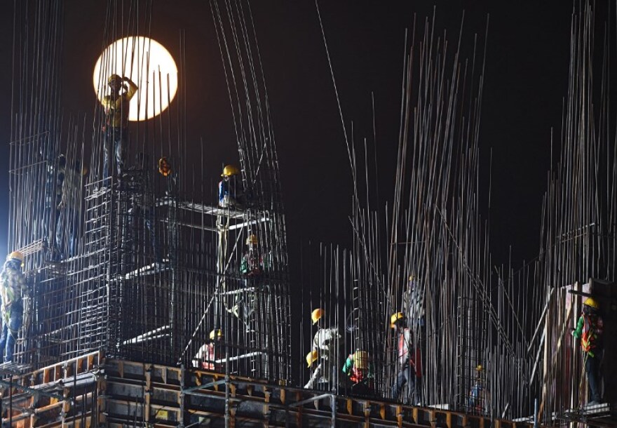 Φωτογραφίες: Μαγική υπερπανσέληνος στην Ακρόπολη και όλο τον κόσμο!