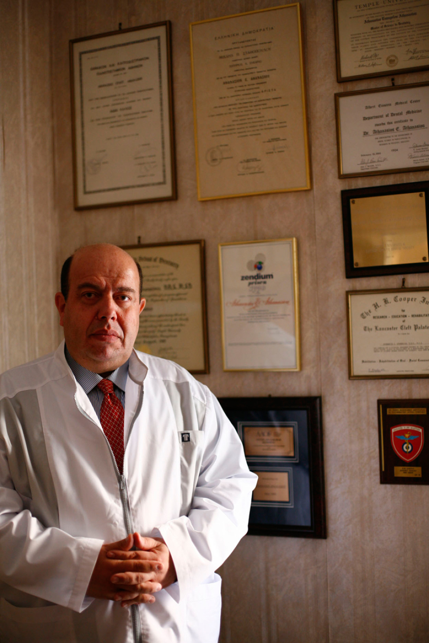 Εκτελεστικός Κοσμήτορας του Τμήματος Οδοντιατρικής  ο Καθηγητής Αθανάσιος Αθανασίου