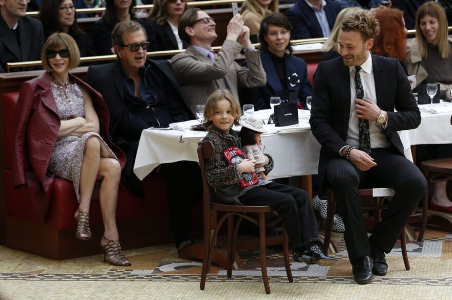 Χάντσον Κρένινγκ: Το χαϊδεμένο βαφτιστήρι του Καρλ Λάγκερφλεντ 