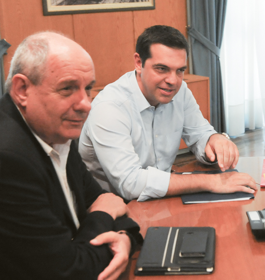 Τα 104 ταξίδια του «Μάρκο Πόλο της κυβέρνησης» Τέρενς Κουίκ