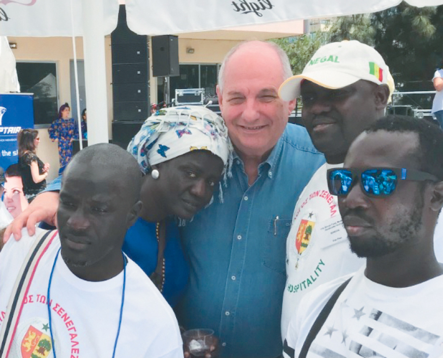 Τα 104 ταξίδια του «Μάρκο Πόλο της κυβέρνησης» Τέρενς Κουίκ