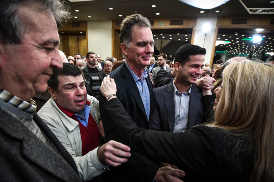 Γεννηματά: Η παρέα του Μαξίμου προσπαθεί να διασωθεί με μεθόδους Μαδούρο