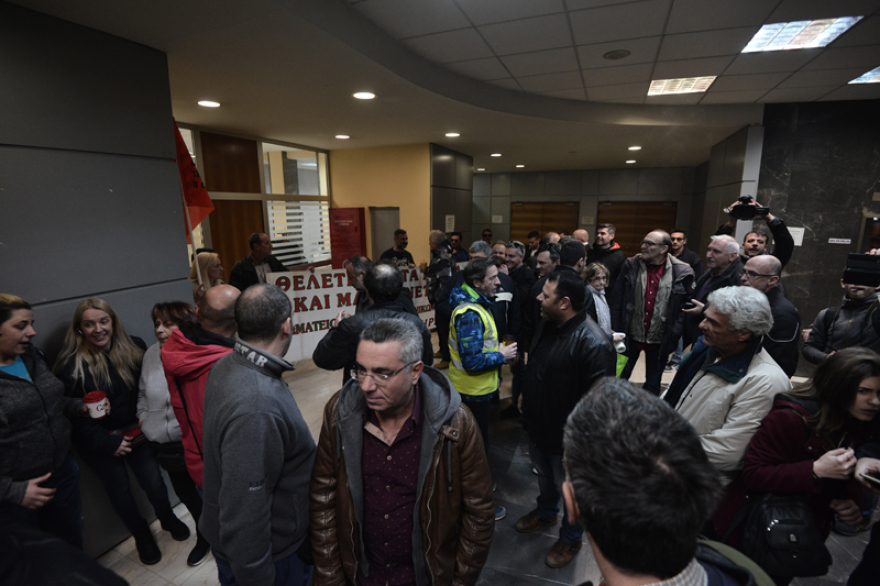 Έφοδος στο υπουργείο Οικονομικών - Διαμαρτυρία για την περικοπή των βαρέων και ανθυγιεινών