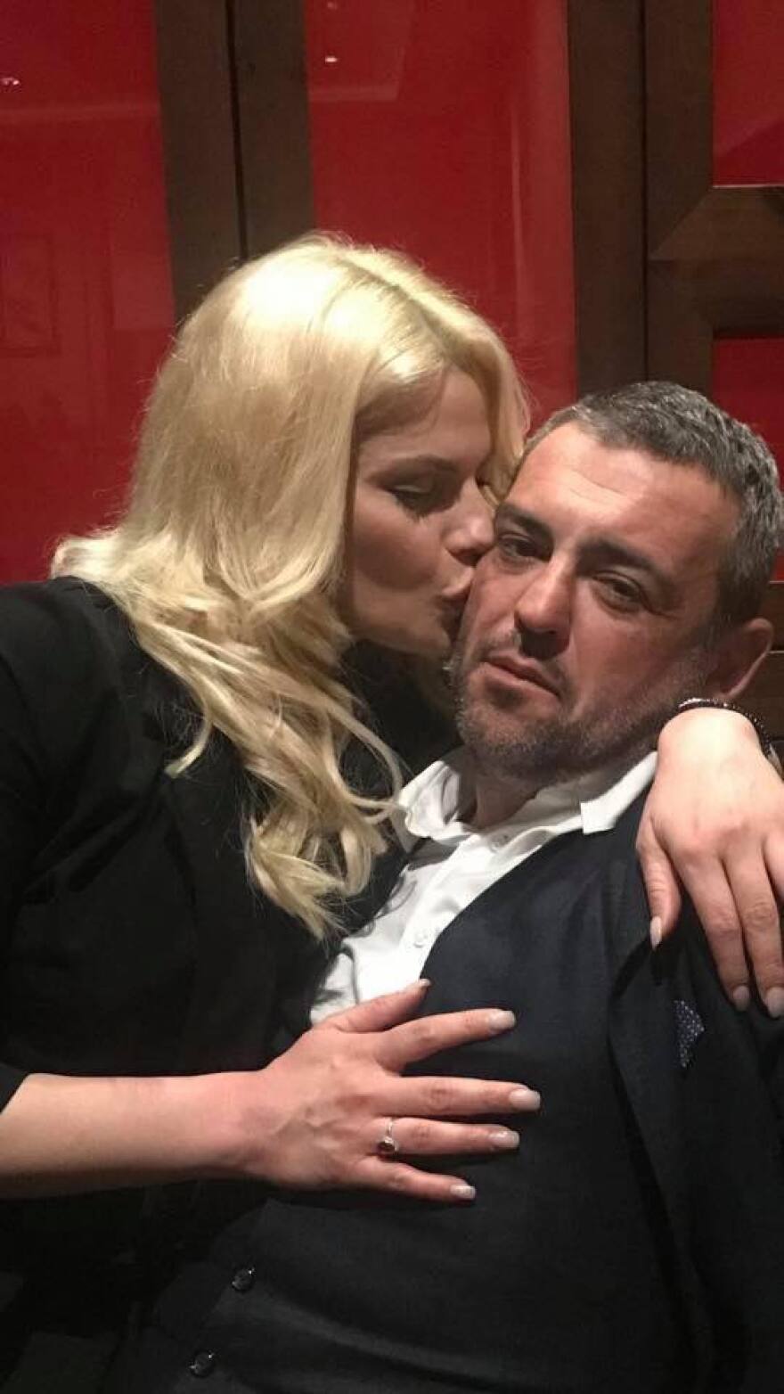 Ο «Μανόλο του Παππά» φωτογραφίζεται αλά Πατσίνο στο Λονδίνο