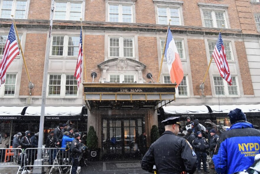 Η... «Ρωμαία Αυτοκράτειρα» Μέγκαν:  «Γκρίνια» στη Βρετανία για το χλιδάτο baby shower στη Νέα Υόρκη