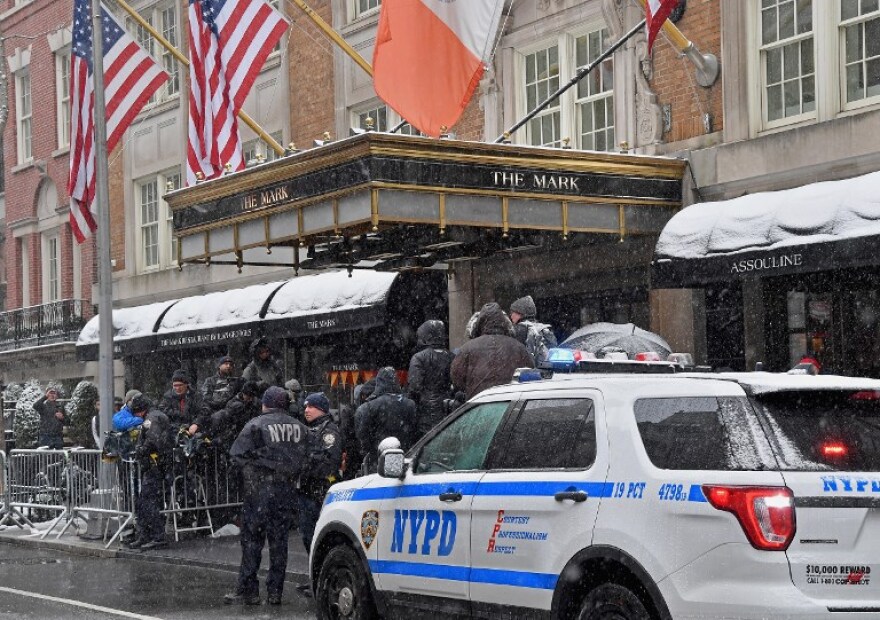 Η... «Ρωμαία Αυτοκράτειρα» Μέγκαν:  «Γκρίνια» στη Βρετανία για το χλιδάτο baby shower στη Νέα Υόρκη