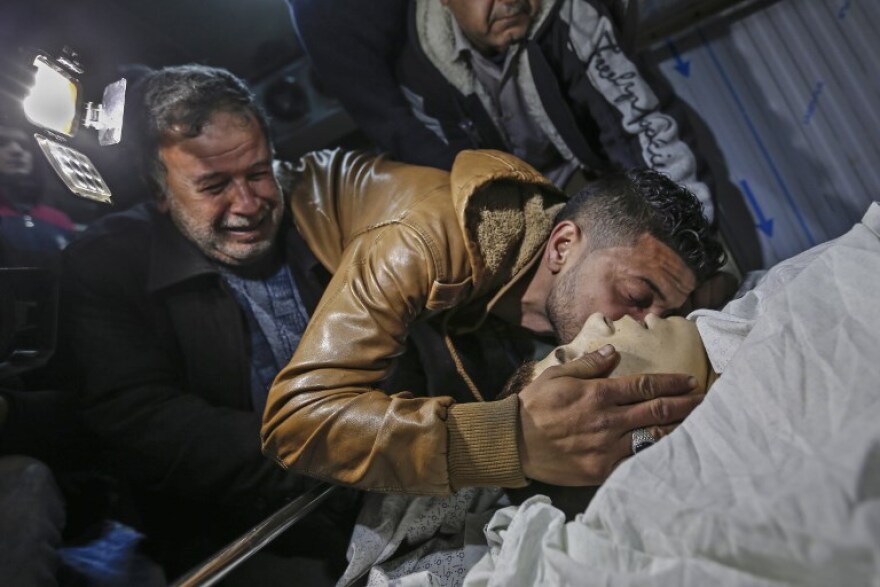 Δυτική Όχθη: Νεκρός έφηβος Παλαιστίνιος από πυρά Ισραηλινού ελεύθερου σκοπευτή