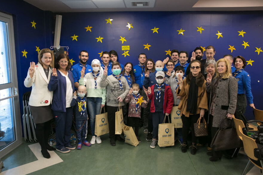 Οι πρόσκοποι δίπλα στα παιδιά της «Ελπίδας»