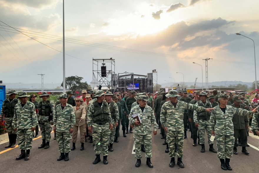 Βενεζουέλα: Η κυβέρνηση διέταξε να κλείσουν τα σύνορα με την Κολομβία