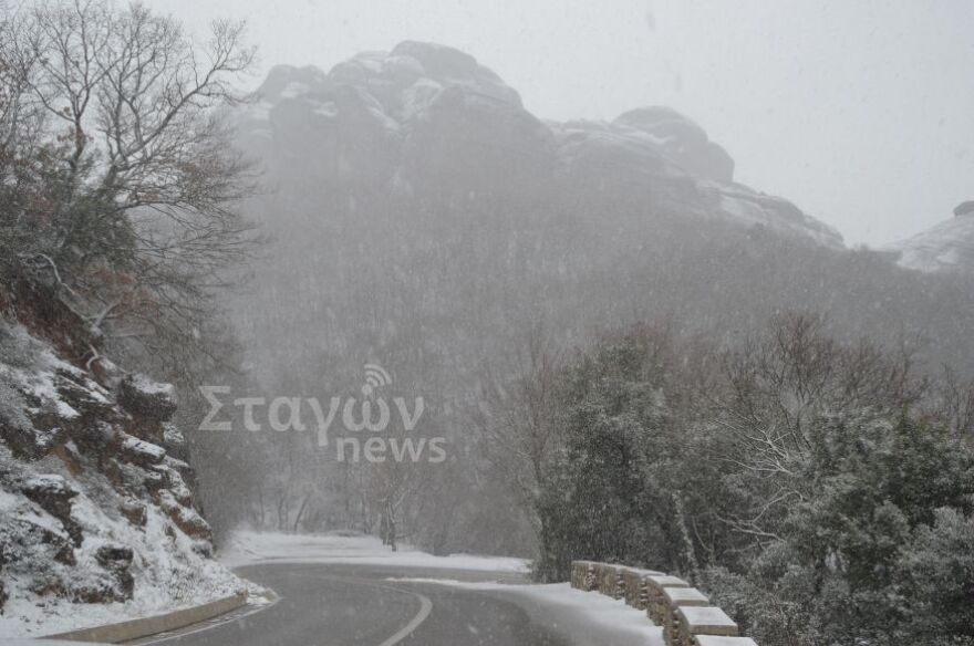 Κακοκαιρία: Χιόνια σε Θεσσαλονίκη, Τρίκαλα και Σαμοθράκη – Δείτε βίντεο